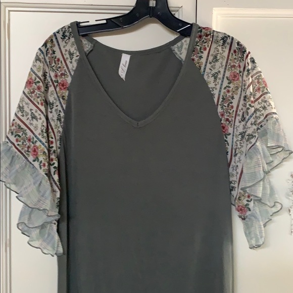 Green Floral Ruffle Top - Picture 4 of 6